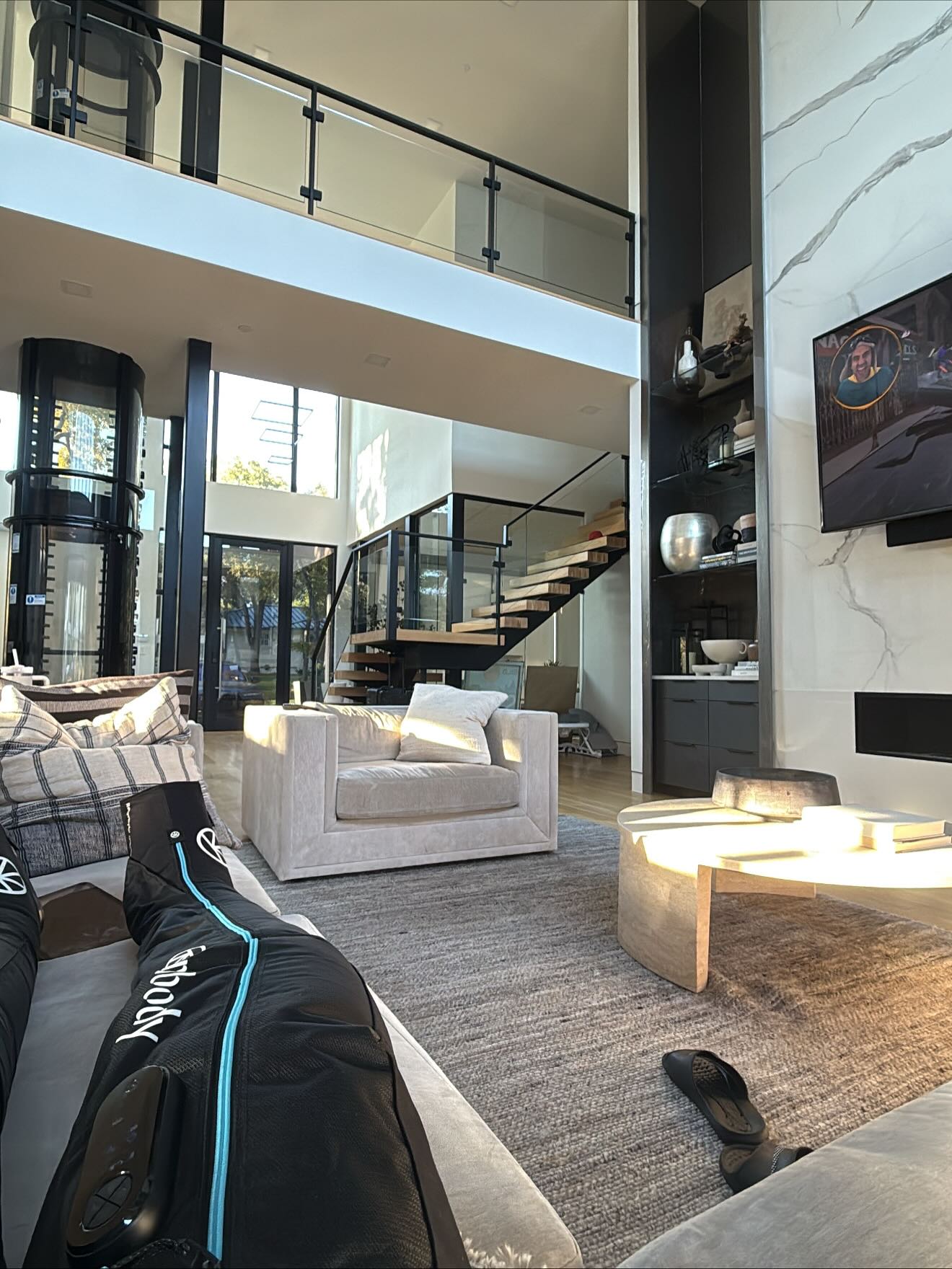 出大量近期, 个人社交媒